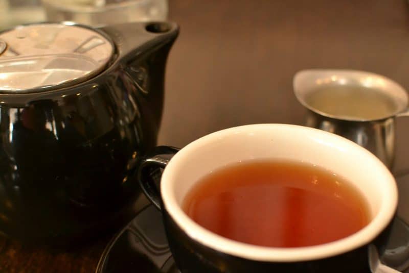 Tetera y taza de té