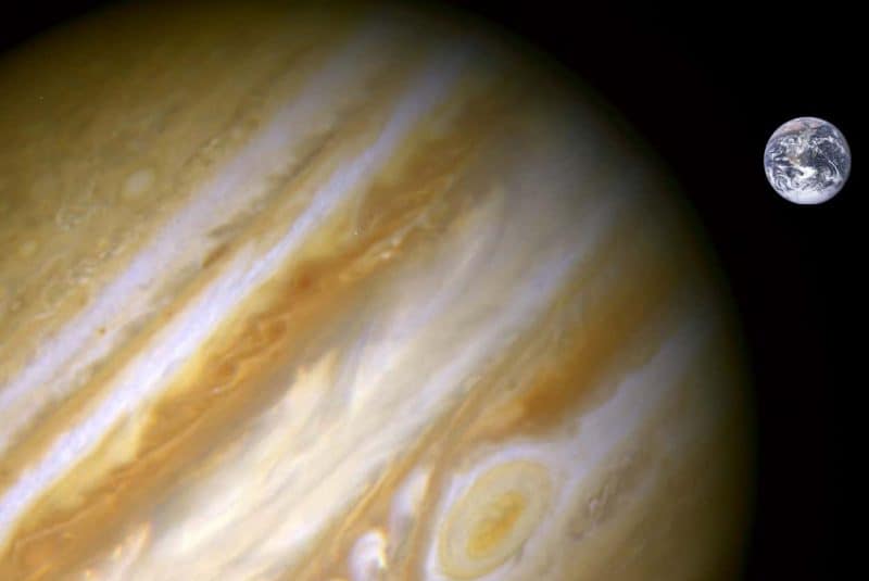Tamaño de Júpiter y la Tierra